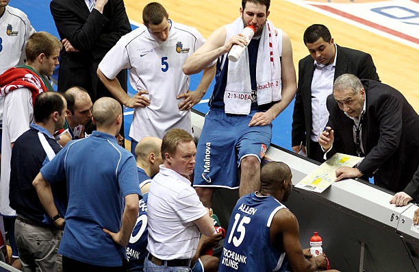 两组系列赛 两组系列赛